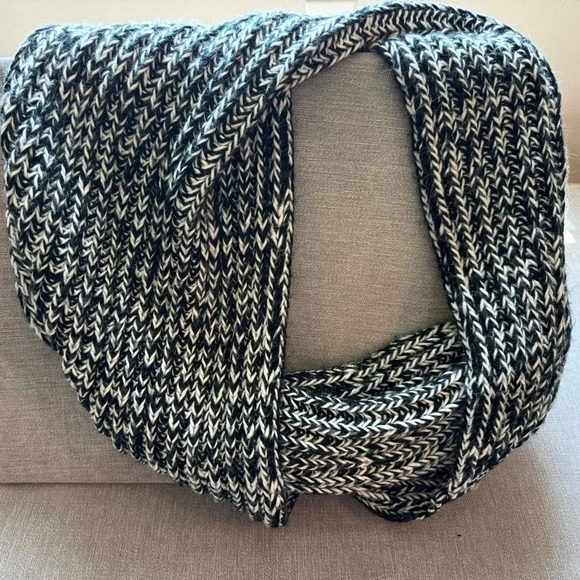 Gap Infinity Scarf - Picture 1 of 5